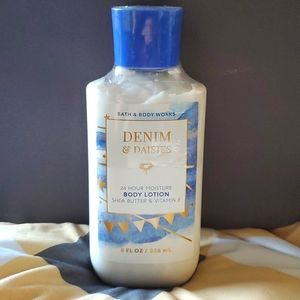 🚪CLEAR OUT! UNUSED Denim and Daisies Body Lotion